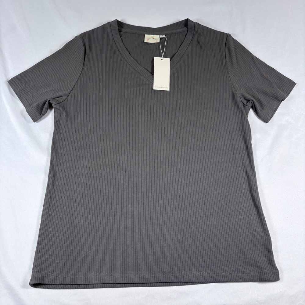 Love Olive Co Gray Ribbed V-Neck‎ T-Shirt Women’s Size Small Short Sleeve NWT